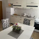 Zuti Apartment