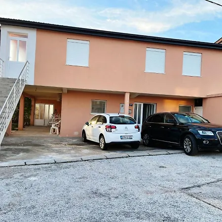 Zuti Appartement *