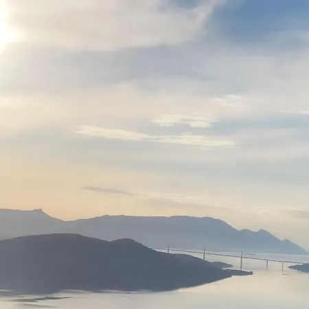Zuti * Neum