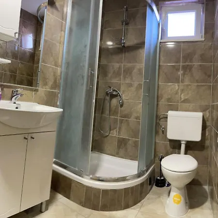 Zuti Apartment *