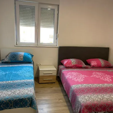Apartment Zuti *