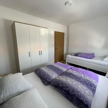 Zuti Apartment *