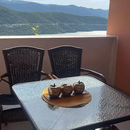 Zuti Apartment