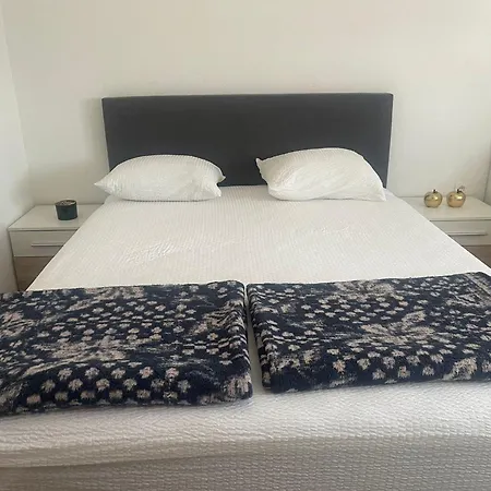 Zuti Apartment