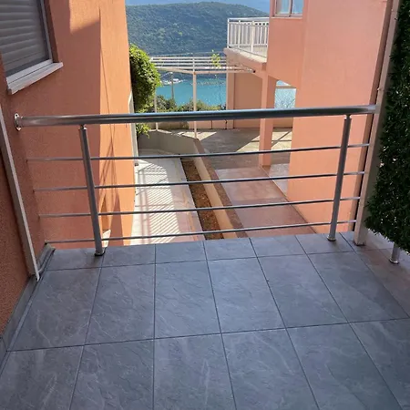 Zuti Apartment *