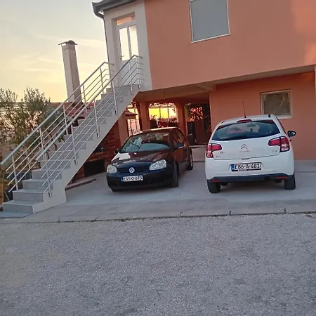 Zuti Apartment